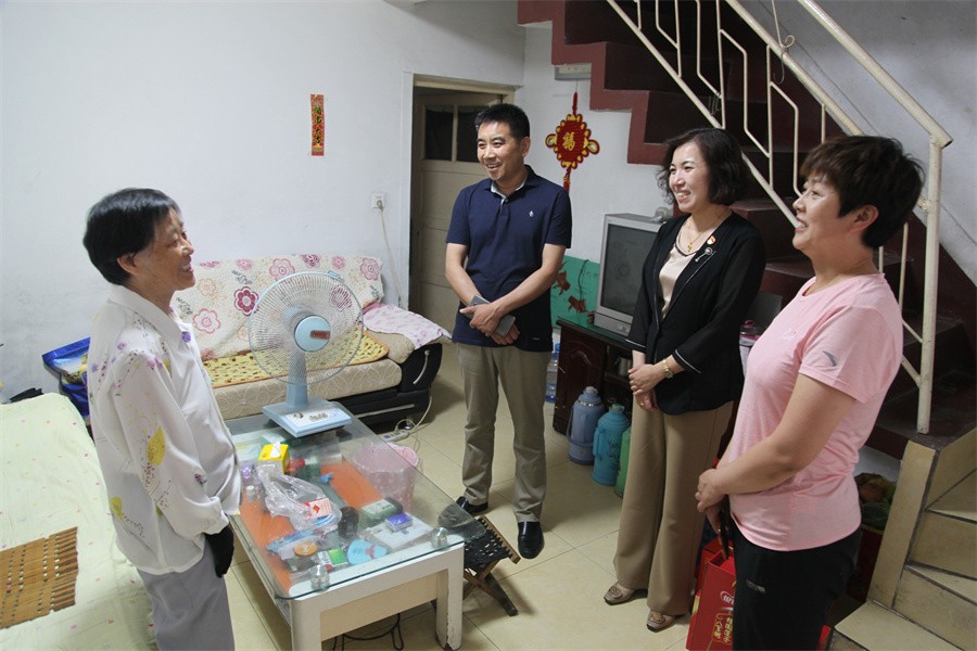 365英国上市开展“七一”前走访慰问老党员活动